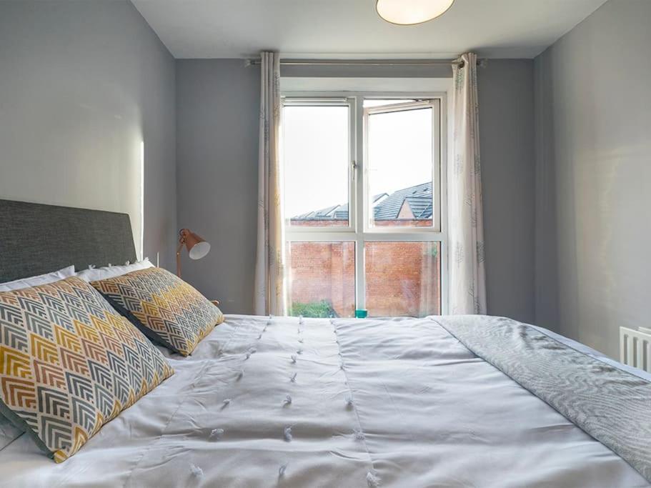 Lovely 2 Bedroom Apt At Ormeau Park W/ Free Parking بلفاست المظهر الخارجي الصورة